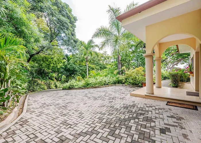 Nube Nueve 5br W Pool & Ocean Views
