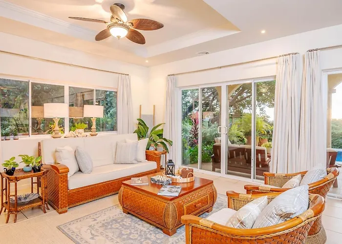 Nube Nueve 5br W Pool & Ocean Views *