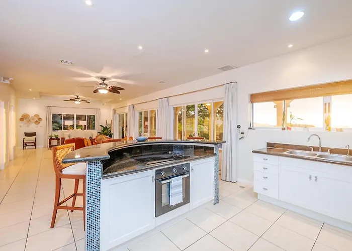 Nube Nueve 5br W Pool & Ocean Views *