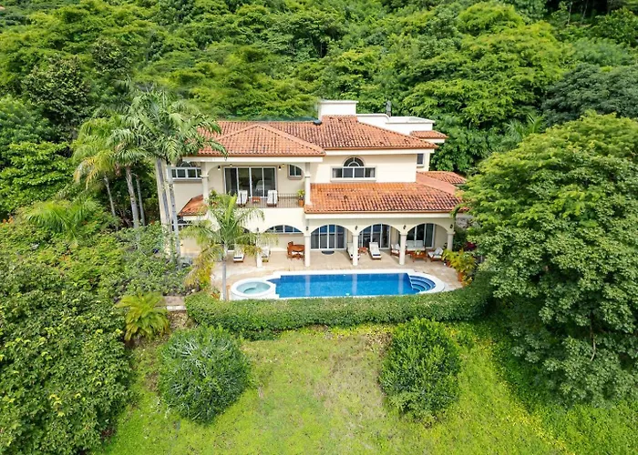Nube Nueve 5br W Pool & Ocean Views