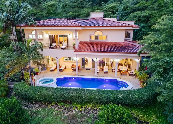 Nube Nueve 5br W Pool & Ocean Views *
