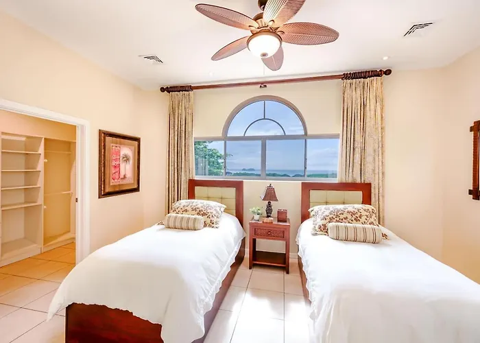 Nube Nueve 5br W Pool & Ocean Views Ferienhaus *