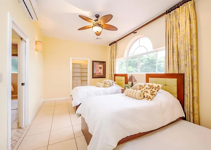 Nube Nueve 5br W Pool & Ocean Views Ferienhaus *